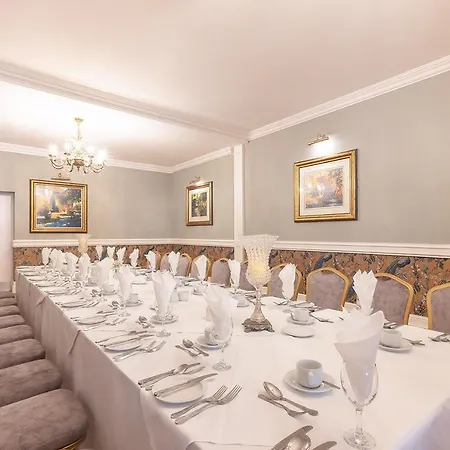 Castle Arch 3* トリム