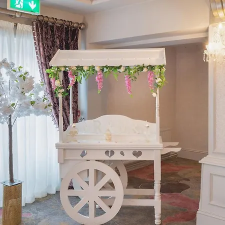 Castle Arch فندق