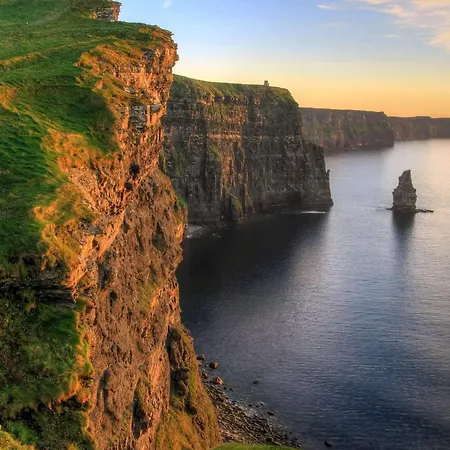 Castle Arch فندق تريم