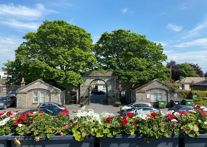 Castle Arch 3* Трим