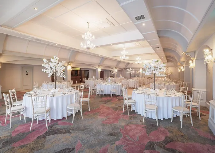 Отель Castle Arch Трим