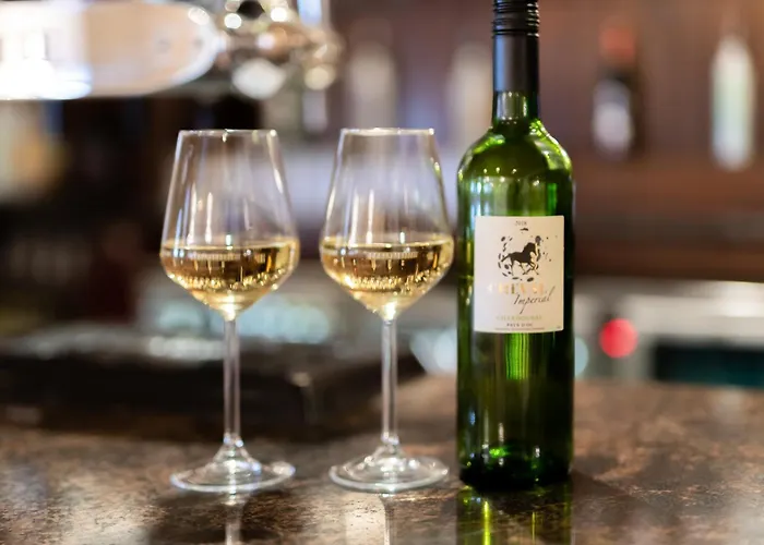 Castle Arch 3* Трим