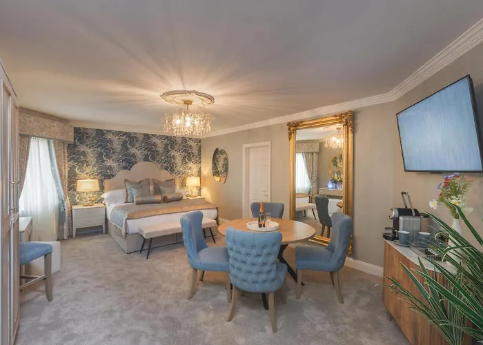 Отель Castle Arch