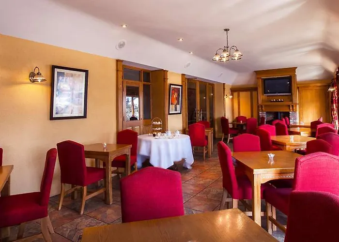 Hotel Castle Arch Trim